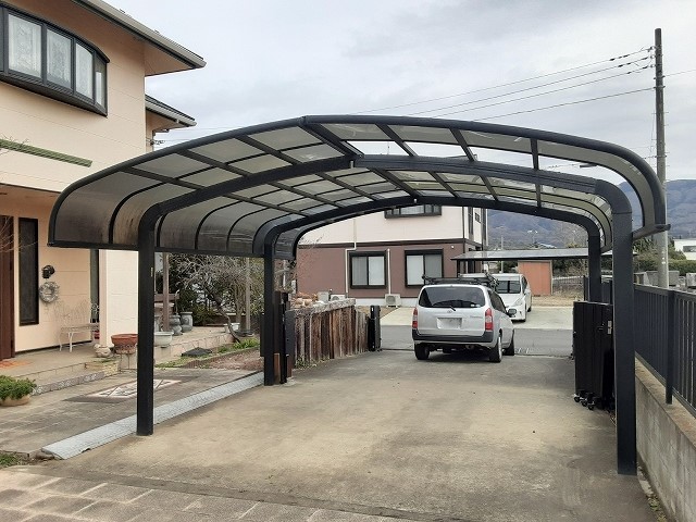 風で飛ばされたカーポート屋根